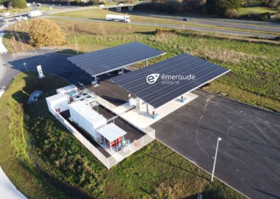 Installation d'une ombrière photovoltaïque sur une station GNC dans les Côtes d'Armor